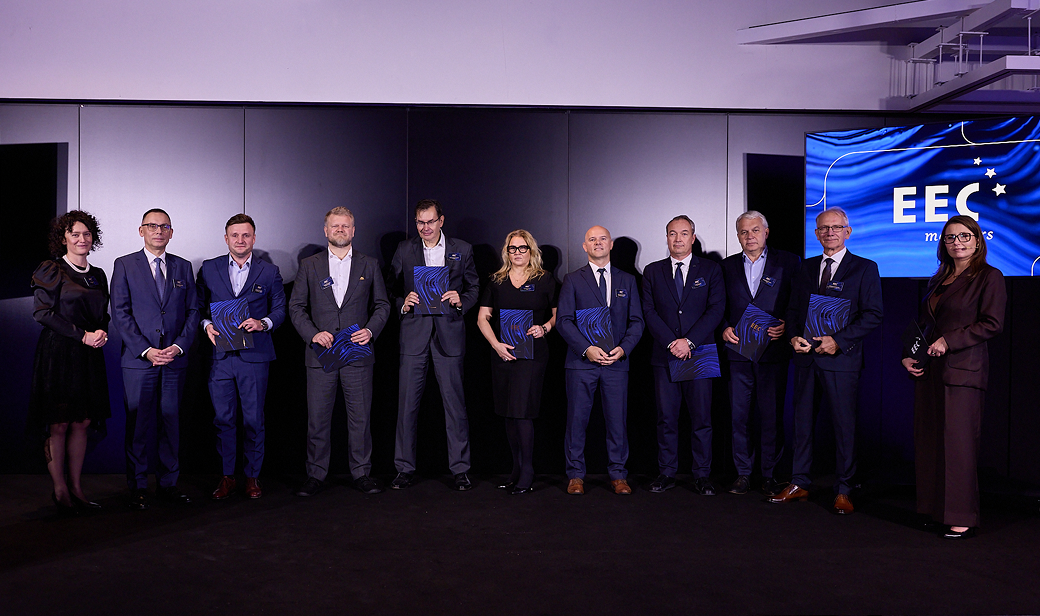 Laureaci pozują podczas gali EEC Members